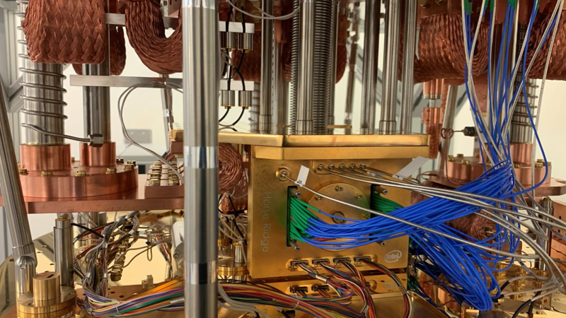 英特爾發布第二代Horse Ridge低溫量子控制芯片